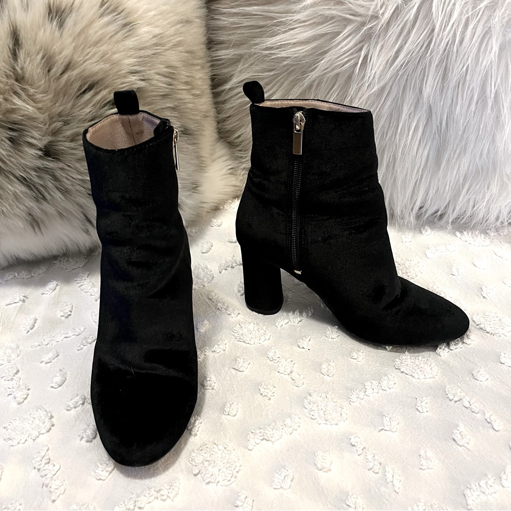 Nbd X Raye Revolve Afton Black Velvet Ankle Heeled Booties Sz 6